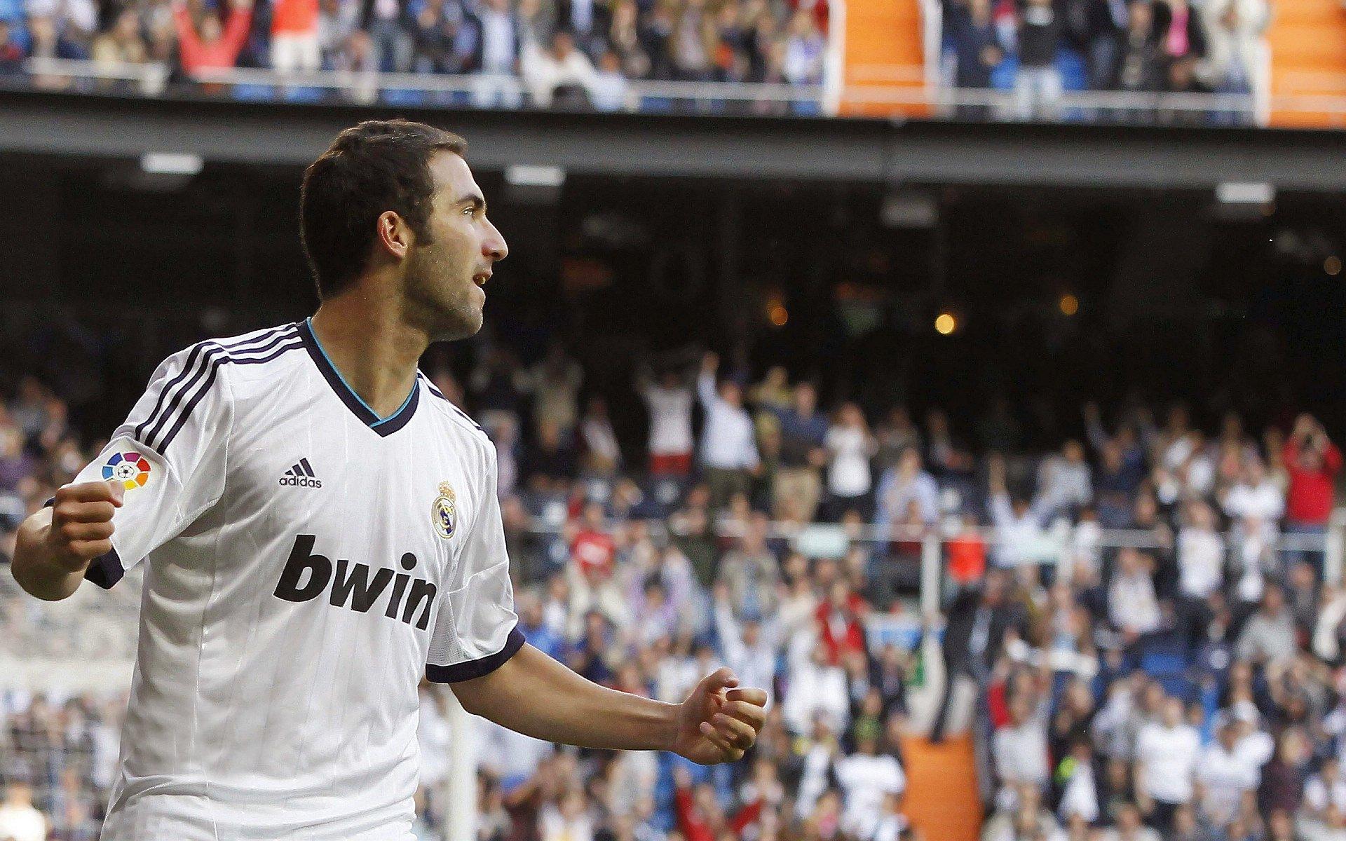 达米恩-李揭秘库里中场习惯，刷推特找动力，下半场频频爆发