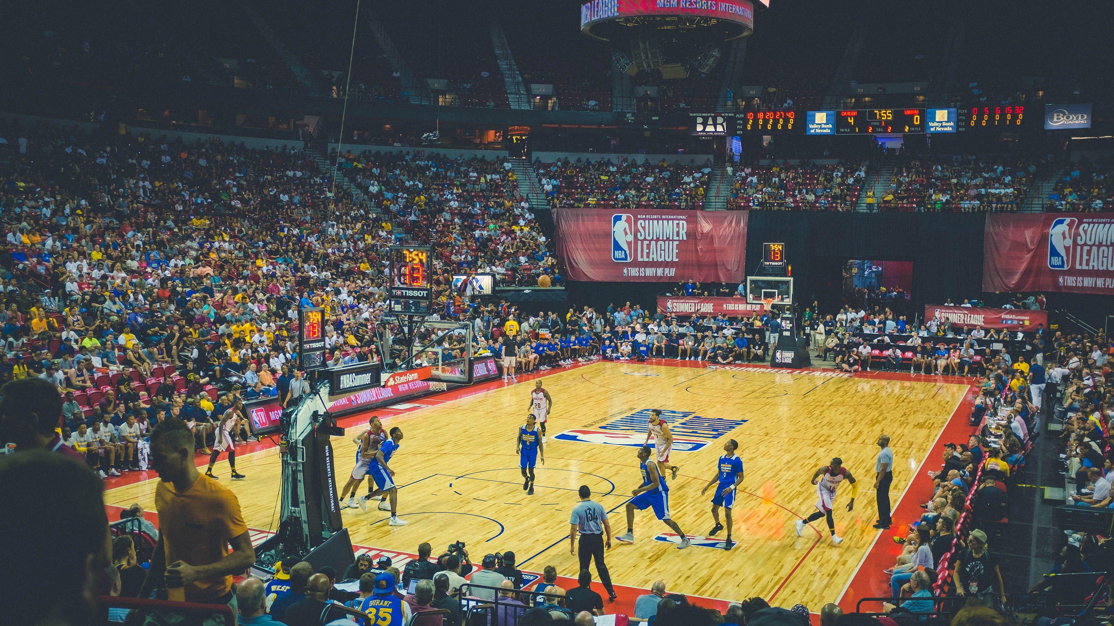 湖人自媒体发问,东契奇能够作为湖人球员赢下几座总冠军?