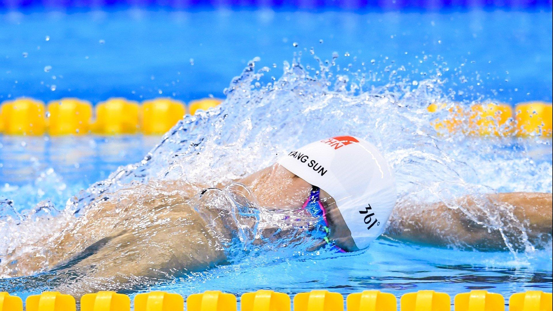 小毛帮桂子涵压腿引冲突,卡洛斯强硬干预!铁人外援闪耀,英博四老低迷致败