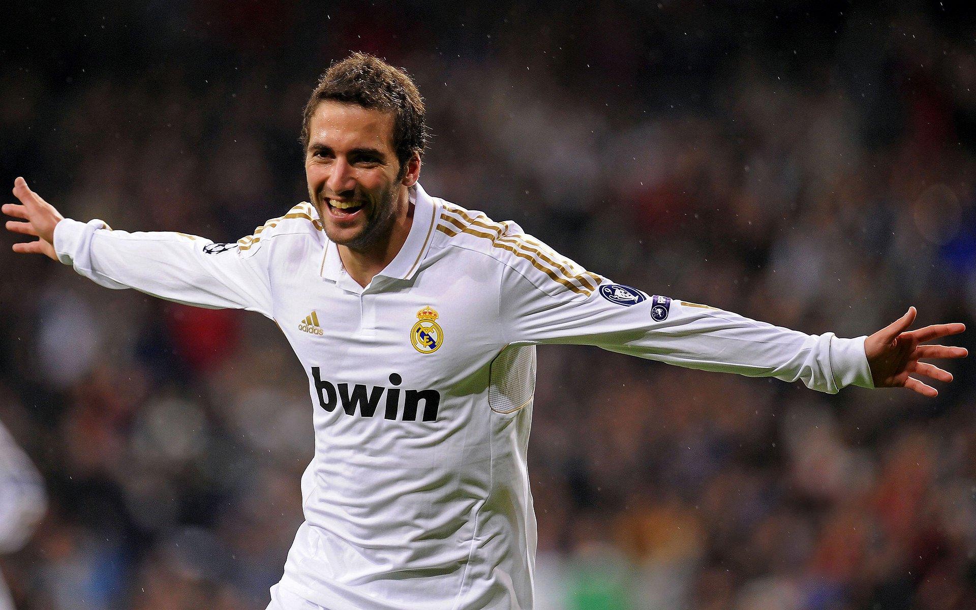 朗尼克盛赞球队整体表现，C罗无球跑动堪称职业典范