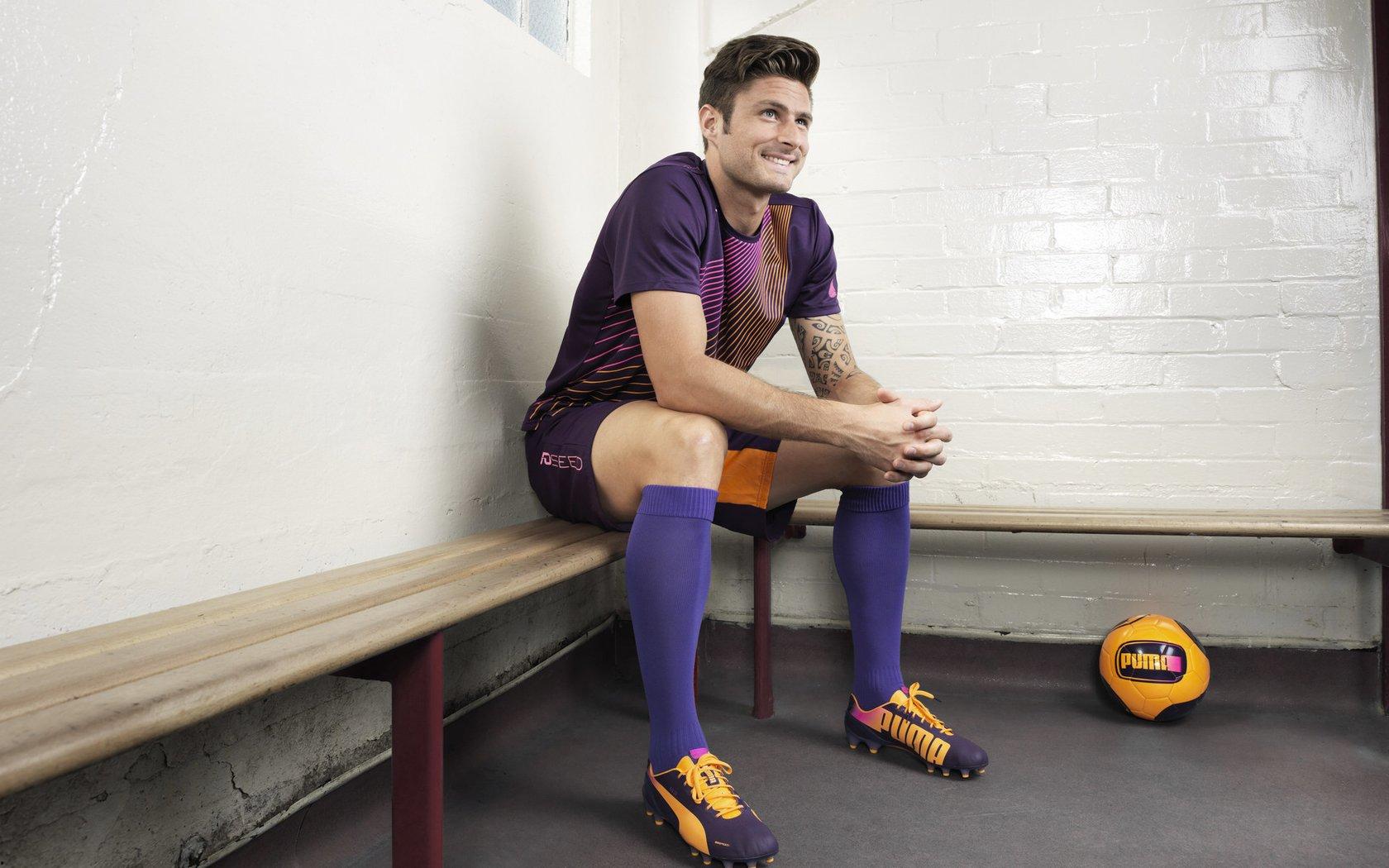 C罗女友乔治娜接受福布斯专访，谈事业、家庭与慈善，婉拒透露个人财务细节